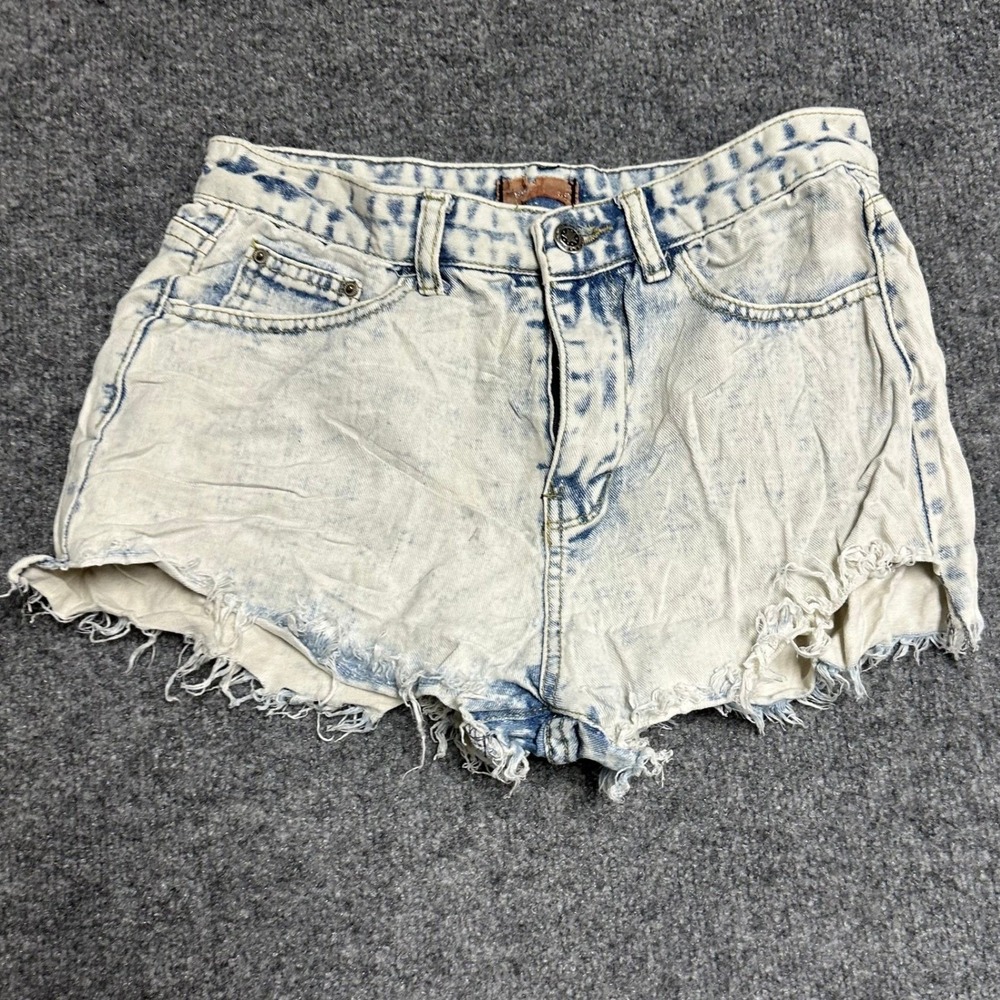 Urban Renewal Shorts Womens Size 28 Light Acid Wash Distressed Frayed Denim